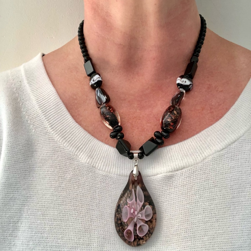 Vintage Blown Glass Flower Pendant Necklace
